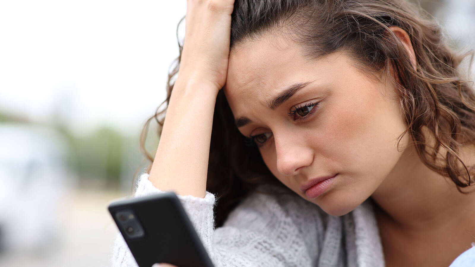 Tips For Managing Social Media Anxiety